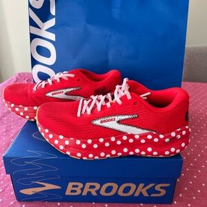 Brooks Ghost Max 2 Minnie Mouse RunDisney Women’s 9